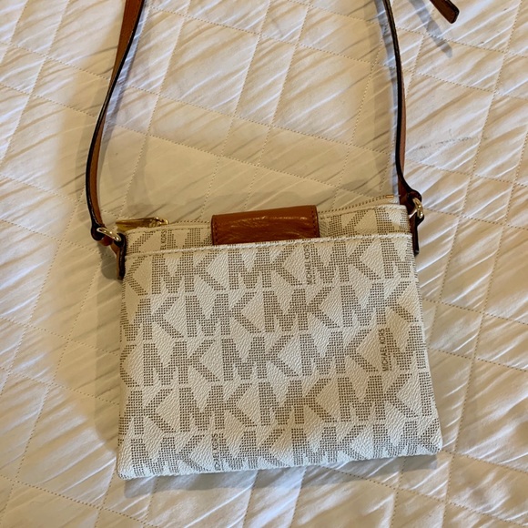Michael Kors crossbody handbag - Picture 2 of 4